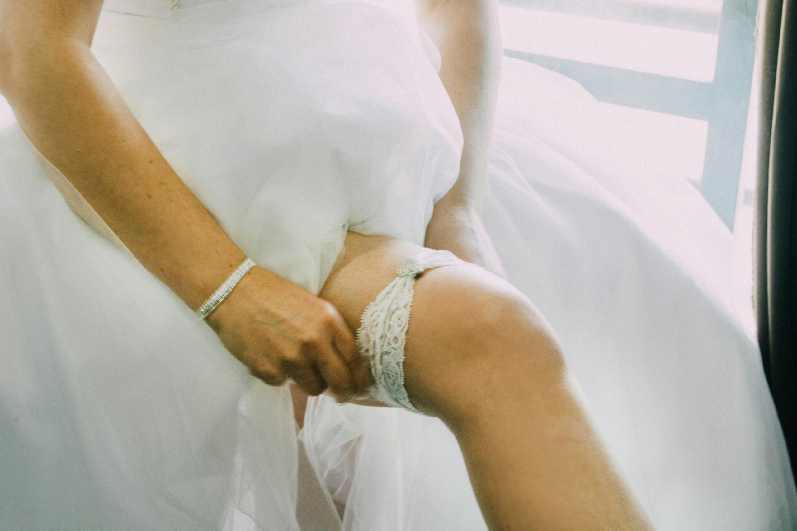 Slim White Garter